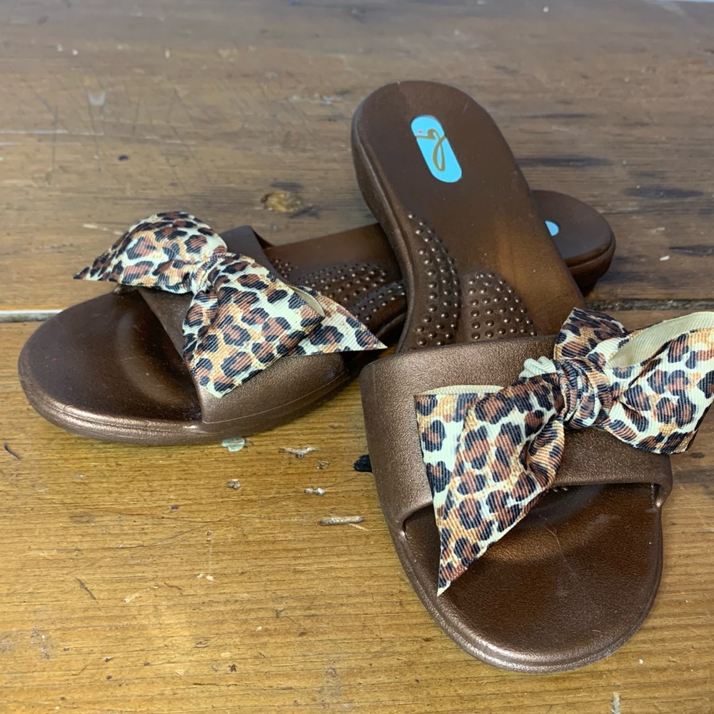 OKA b. Sandals with leopard bow